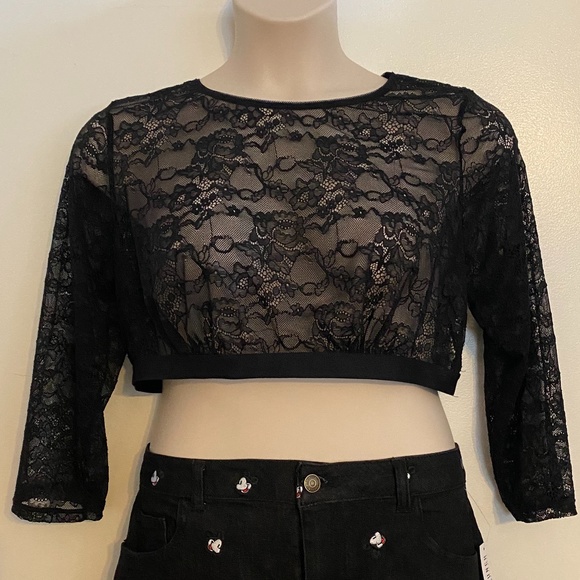 BLACK LACE ELBOW SLEEVE UNDER-IT-ALL CROP TOP - Picture 5 of 6